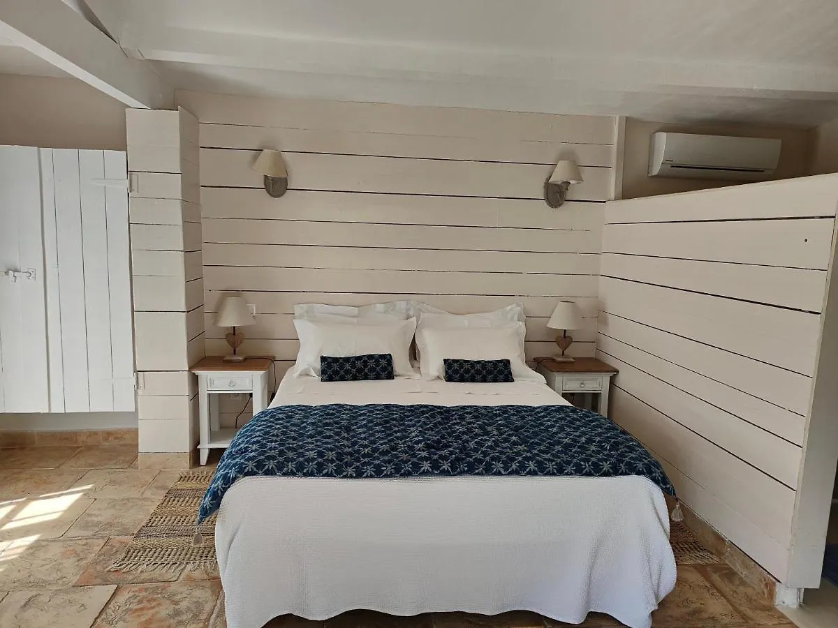 Le Chant Du Coeur Bed & Breakfast Roussillon